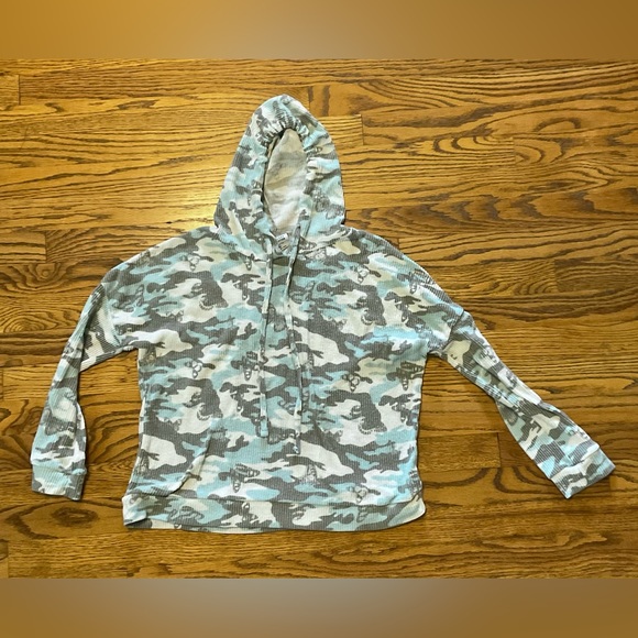 Rue21 butterfly camo crop hoodie - Picture 2 of 2